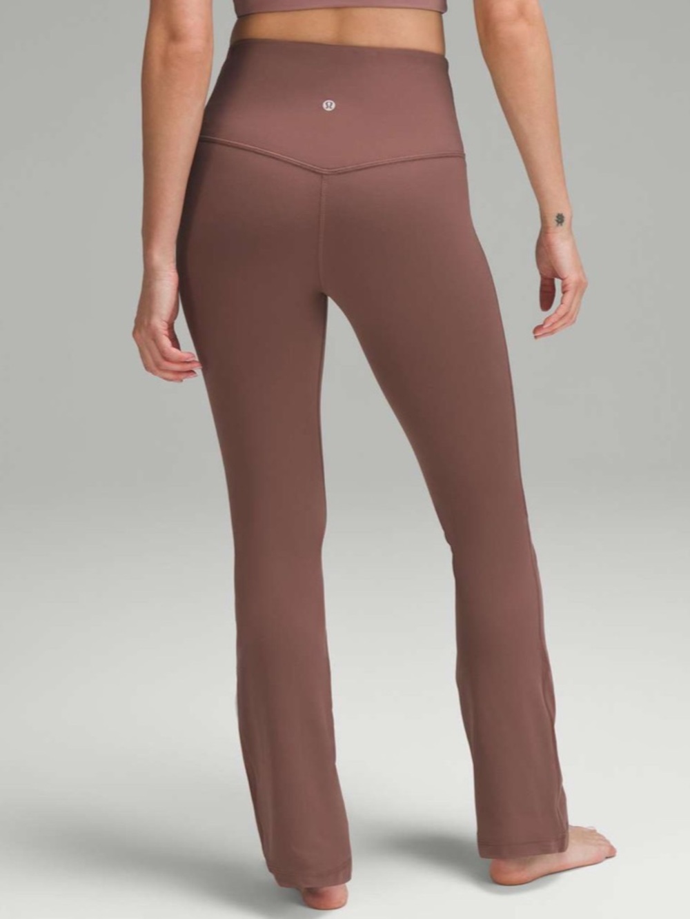 Lululemon Align High-Rise Mini-Flared Pant 26"
Dark Oxide Leggings Women’s 6
